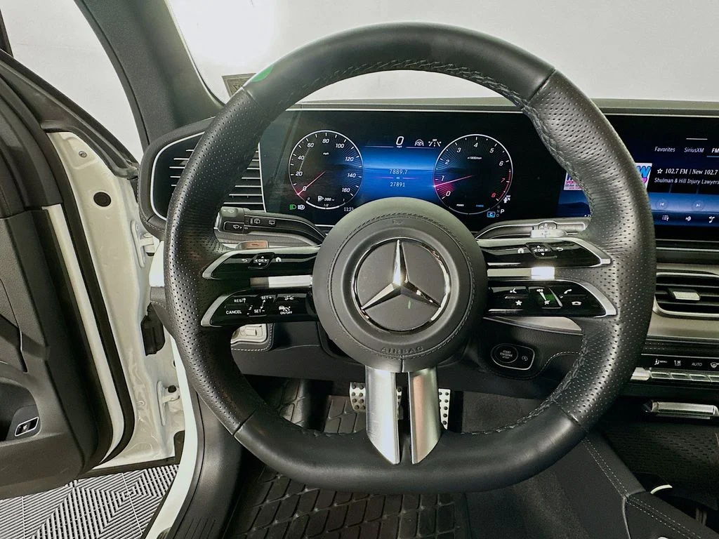 Used 2025  Mercedes-Benz GLS 450 image 11