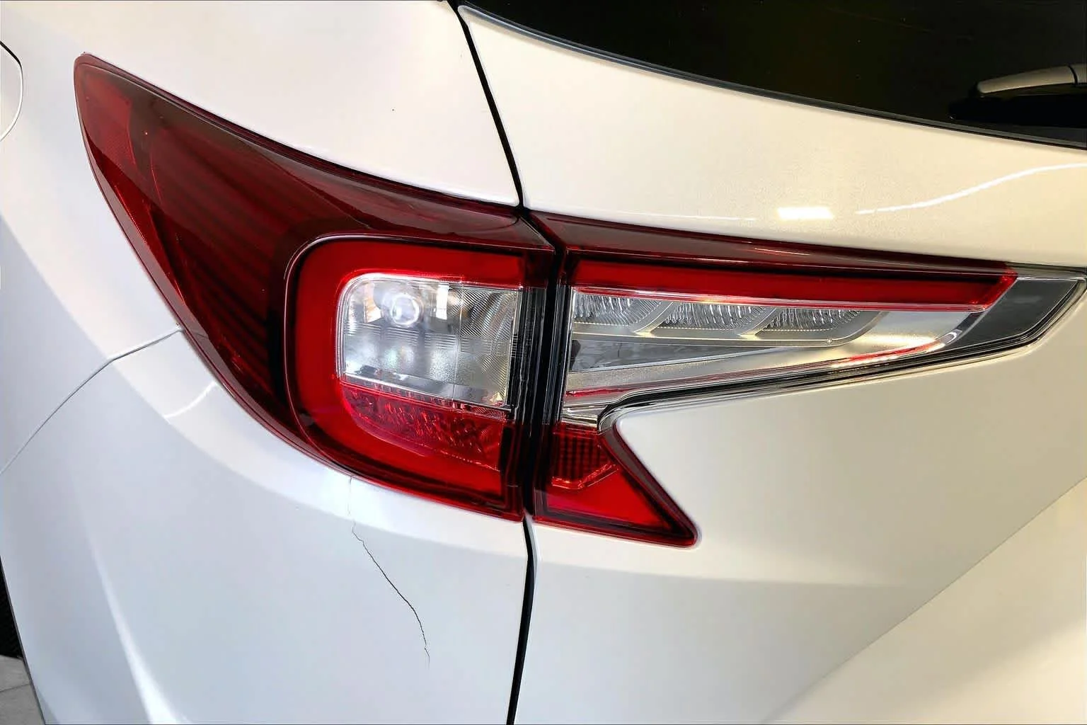 Certified Used 2023 Platinum White Pearl Acura BASE image 28