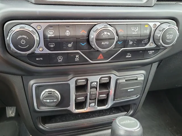 Used 2022 Gray Jeep Overland image 28