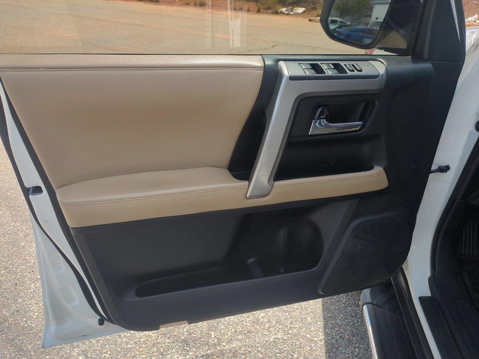 Used 2017 Super White Toyota SR5 image 15