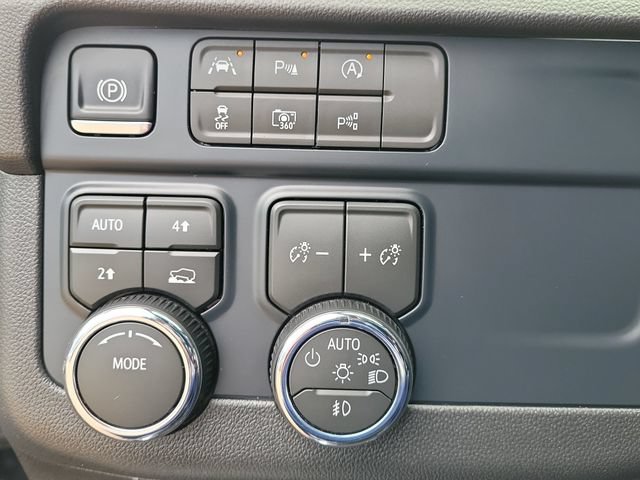 2026 Chevrolet Suburban Premier - Photo 34