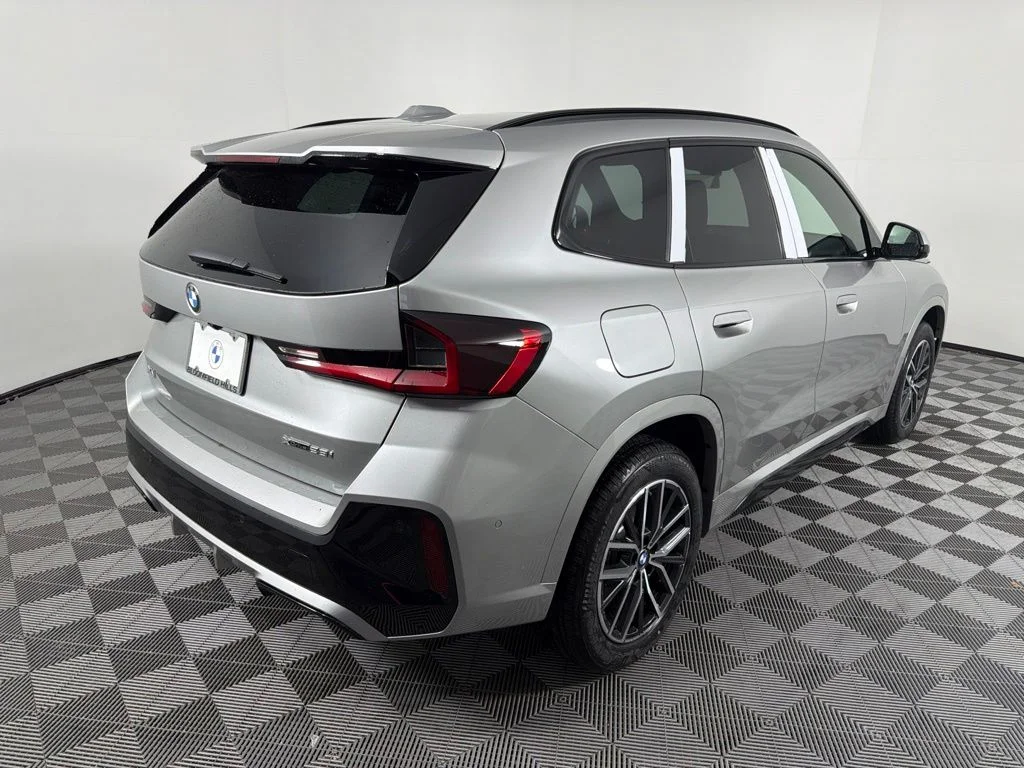 New 2026 Space Silver Metallic BMW xDrive28i image 5