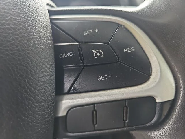 Used 2019 Red Jeep Latitude image 18
