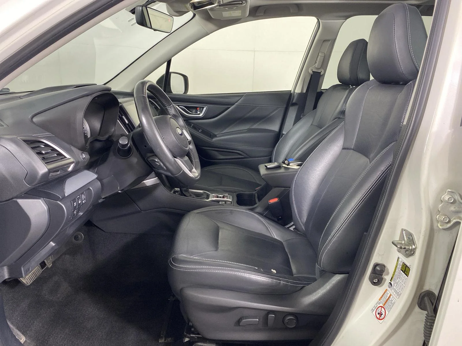 Used 2019 Crystal White Pearl Subaru Limited image 13