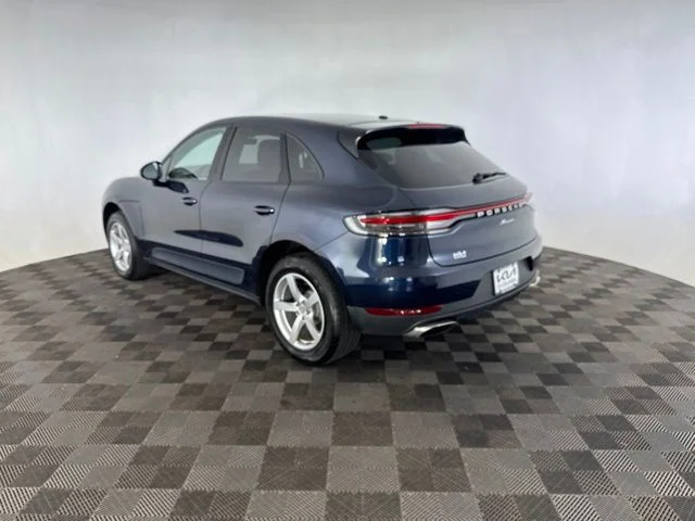 Used 2020  Porsche Base image 9