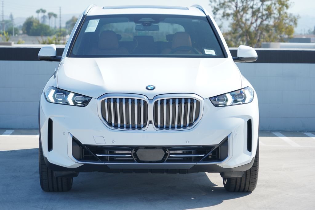 New 2026 Alpine White BMW sDrive40i image 2
