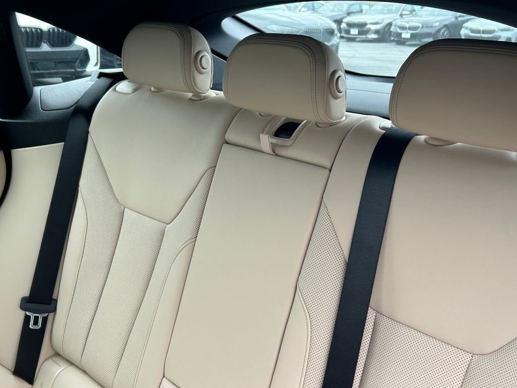 New 2026 Cape York Green Metallic BMW xDrive40 image 32