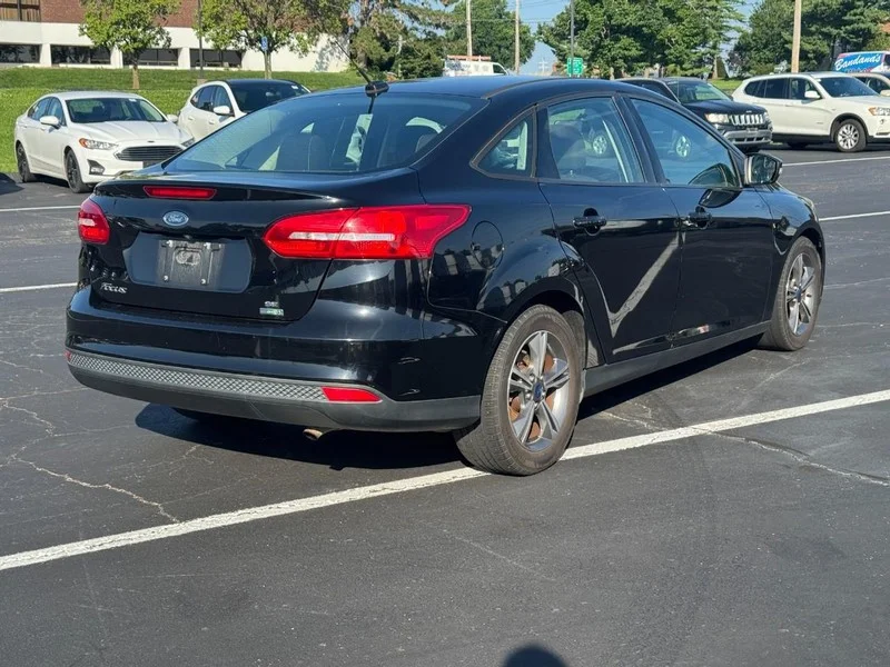 Used 2017 Shadow Black Ford SE image 3