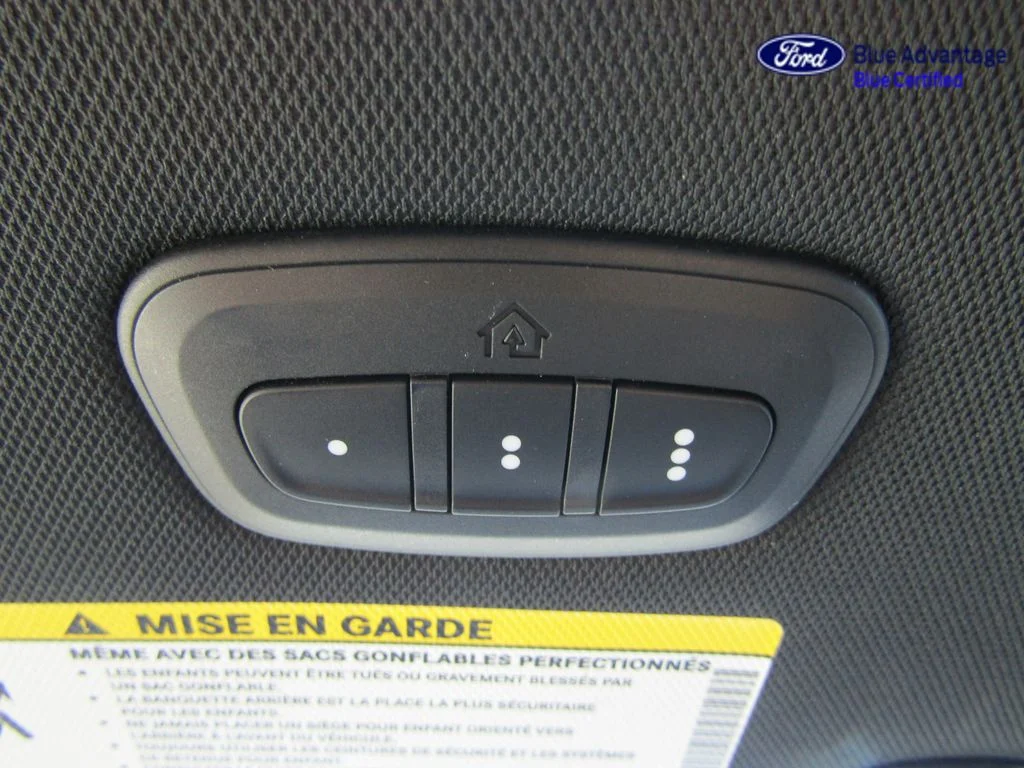Certified Used 2022 Brilliant Black Crystal Pearlcoat Chrysler Limited image 40