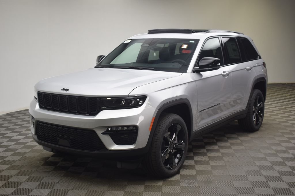 New 2025 Silver Zynith Exterior Paint Jeep Limited image 17