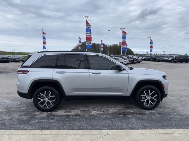 Used 2024 Silver Jeep Limited image 4
