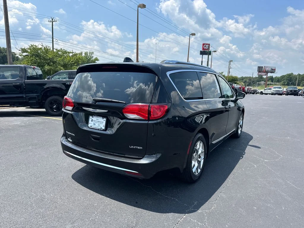 Used 2019 Black Chrysler Limited image 7
