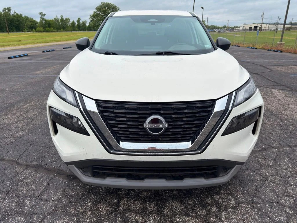 Used 2023 White Nissan S image 14