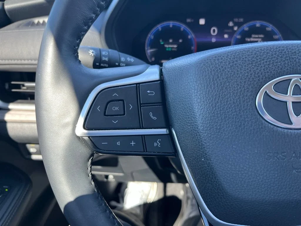 Used 2024 Off-white Toyota Limited image 16