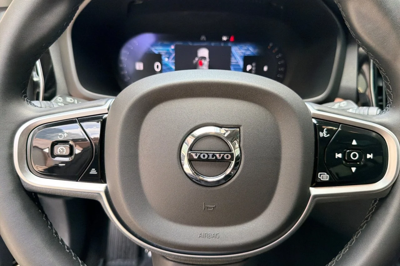 Used 2025 GREY Volvo Plus image 23
