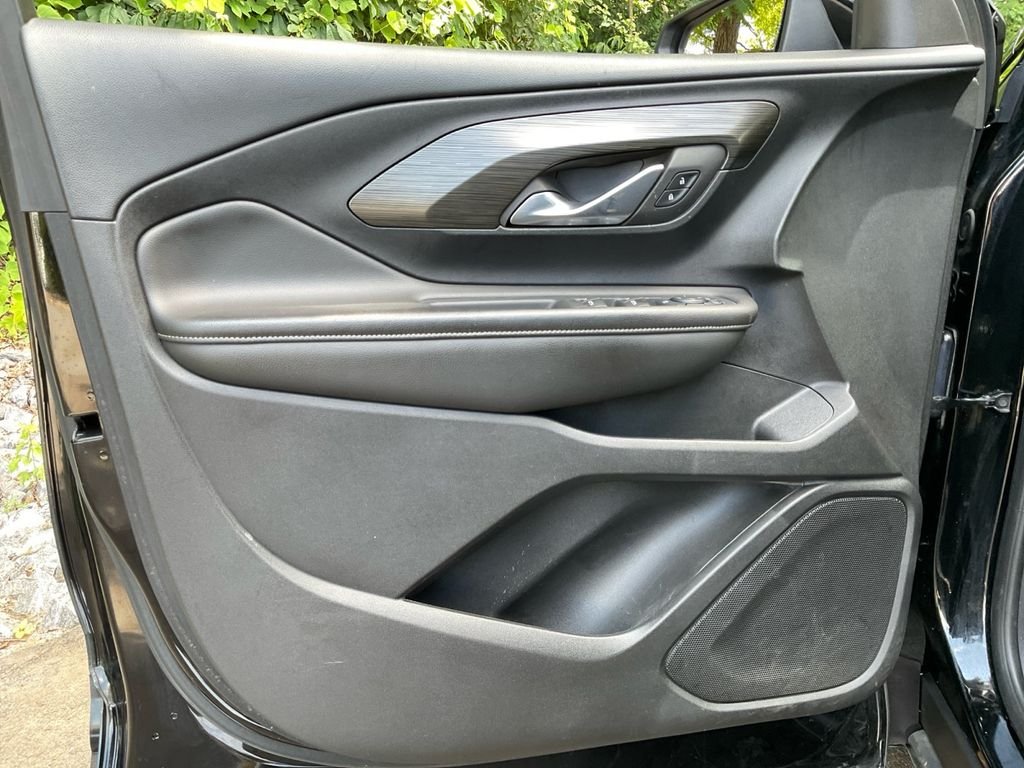 Used 2022 Black GMC SLE image 33