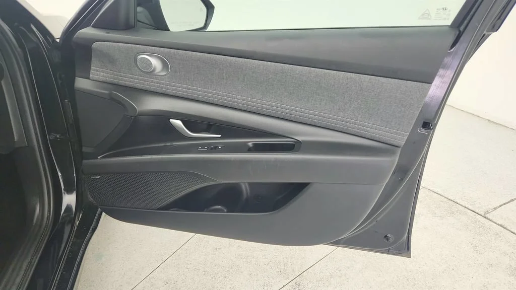 2024 Hyundai Elantra Limited - Photo 32