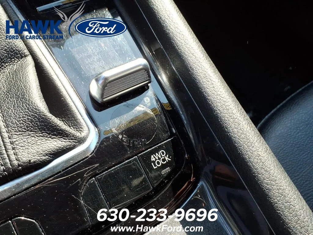 Used 2024 White Jeep Latitude image 16