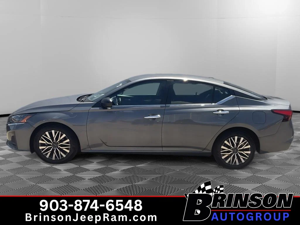 Used 2025 Gun Metallic Nissan SV image 4