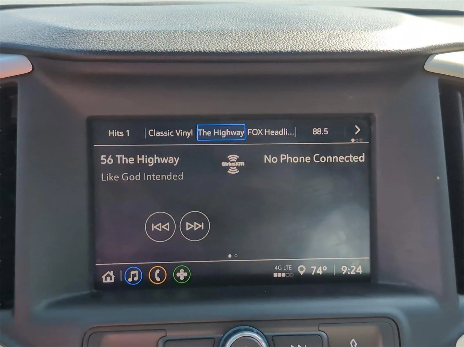 Used 2022 Summit White GMC SLE image 18