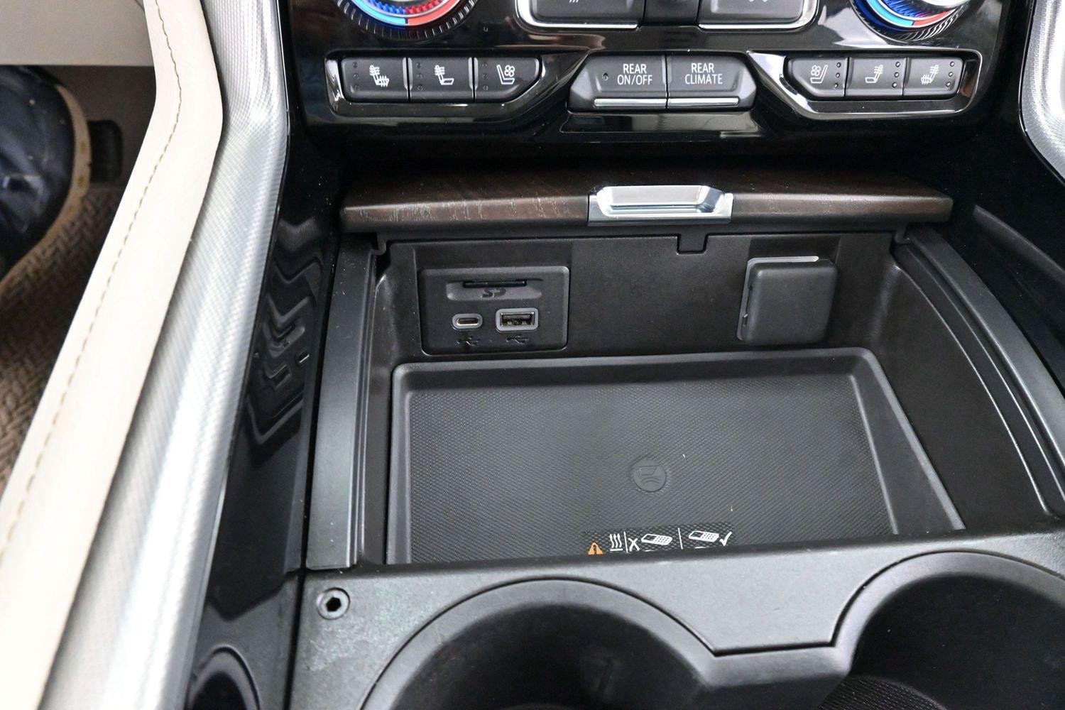 Used 2021 WHITE FROST TRICOAT GMC Denali image 28