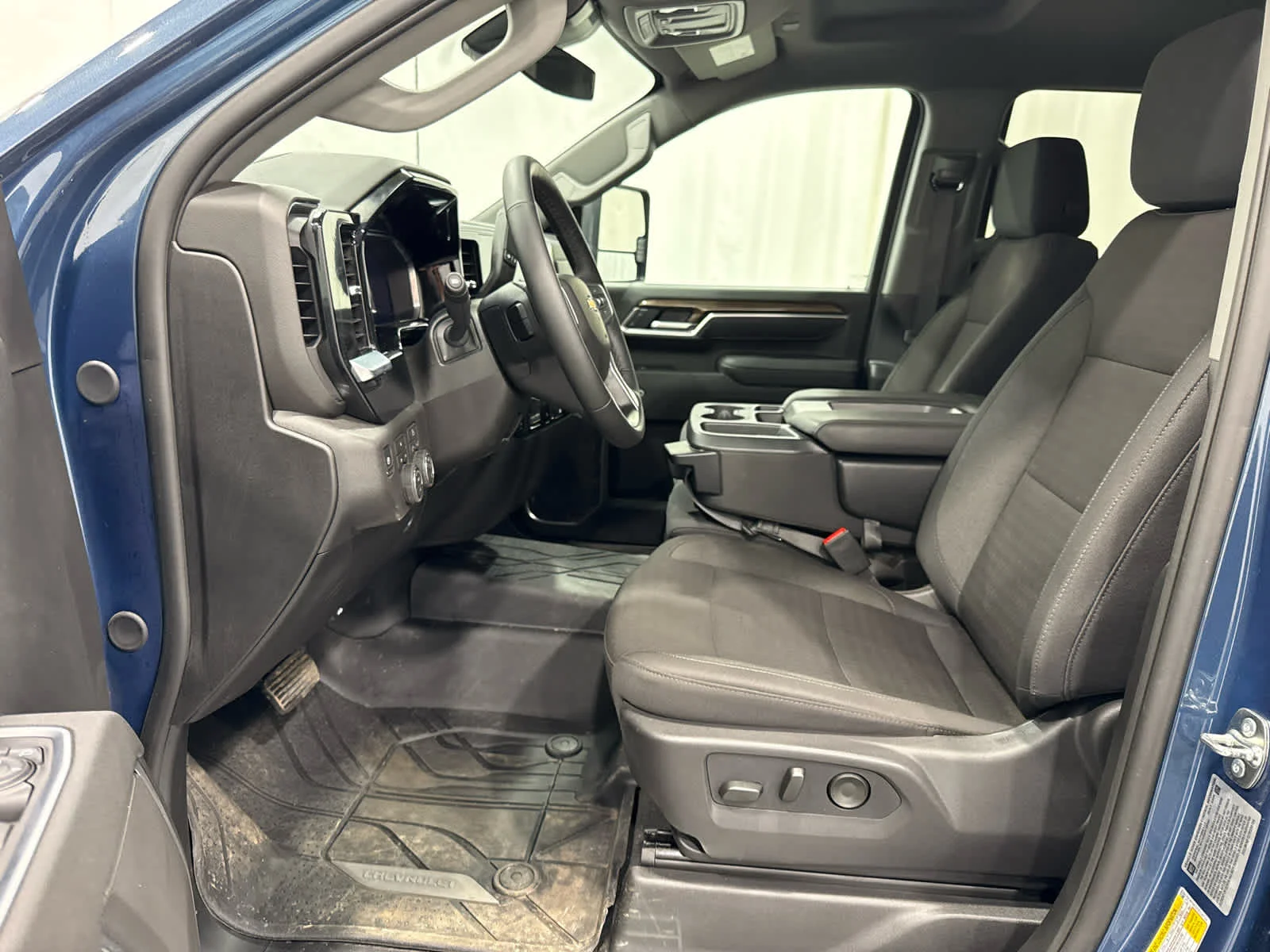 Used 2026 Lakeshore Blue Metallic Chevrolet LT image 11