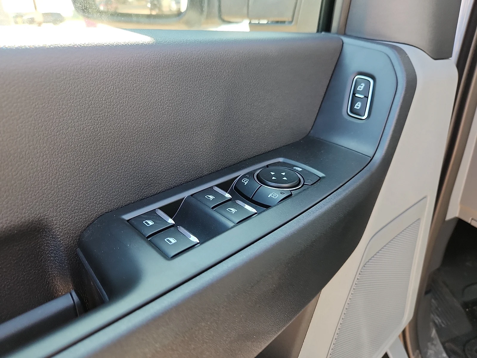 New 2026 Oxford White Ford XL image 15