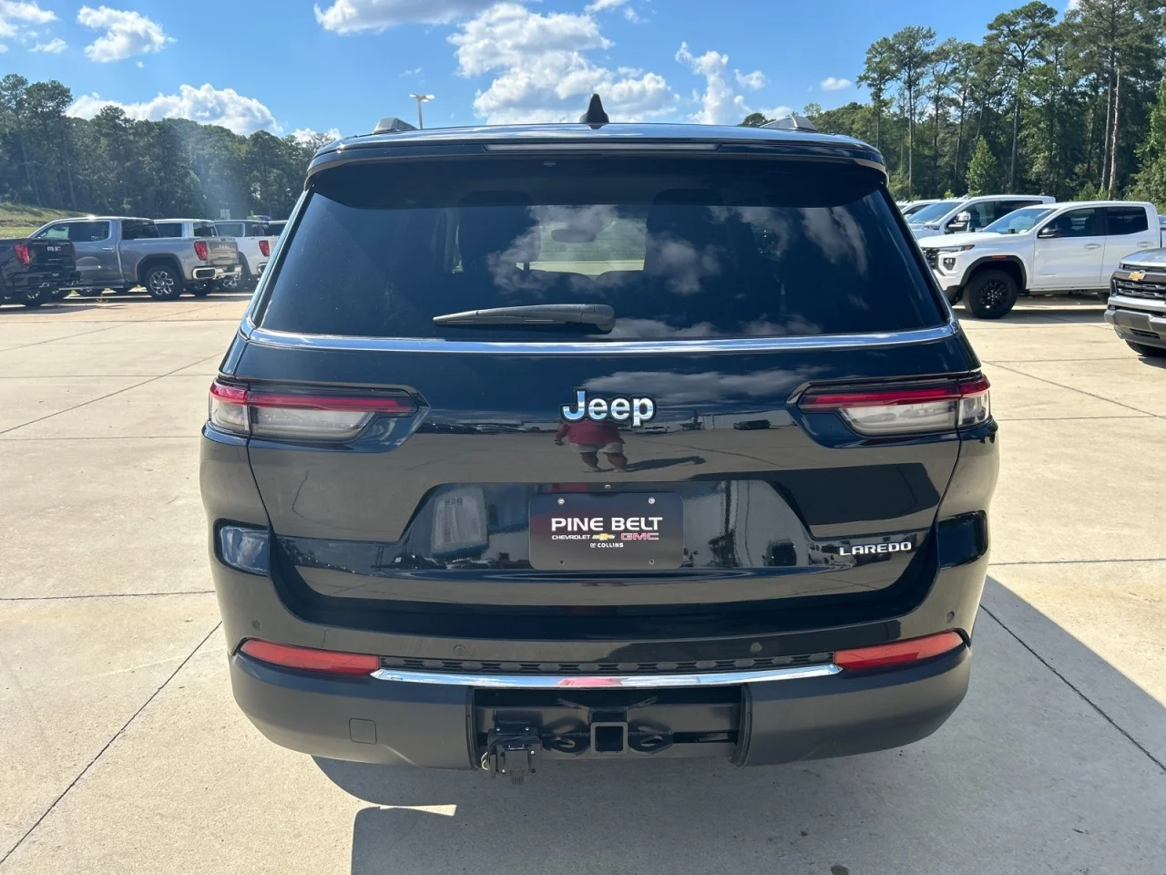 Used 2023 Black Jeep Laredo image 6