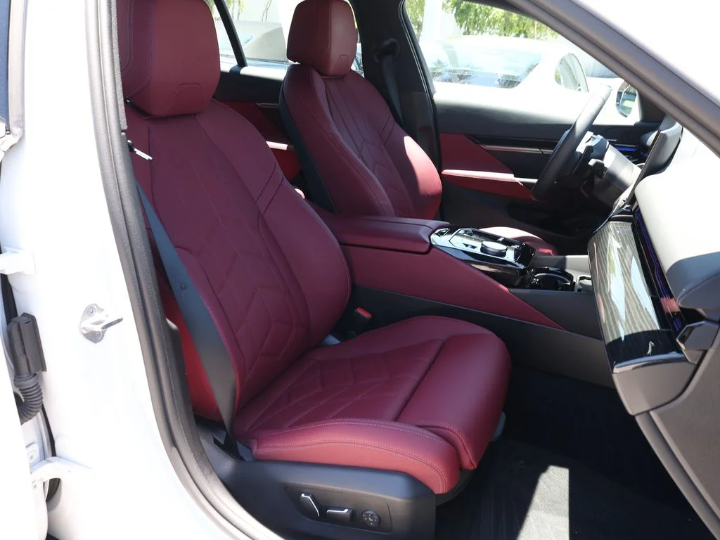 Used 2025 White BMW 530i image 23