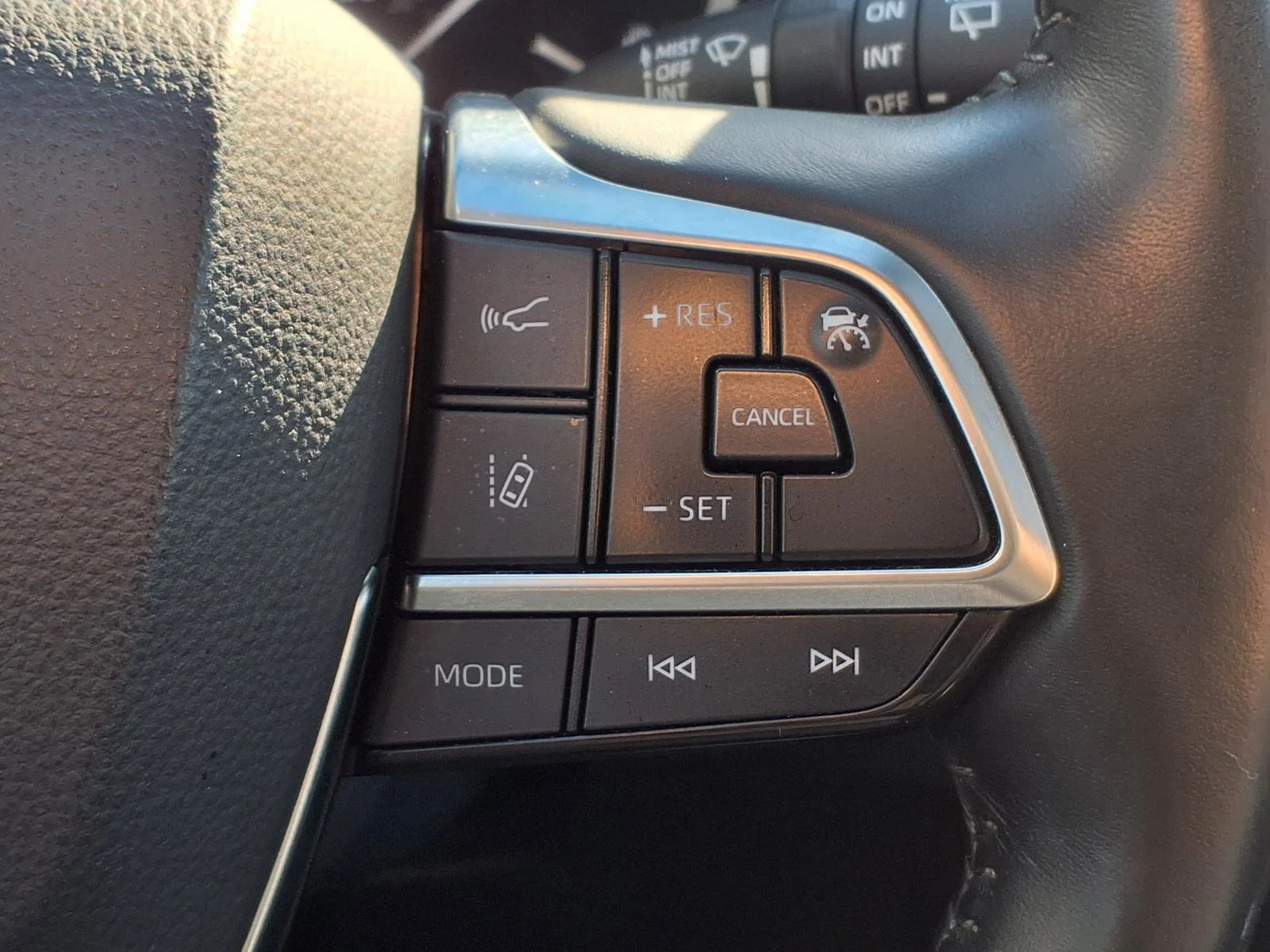 2021 Toyota Highlander XLE - Photo 17