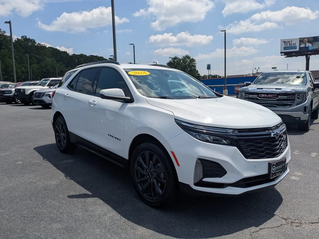 Used 2024 Summit White Chevrolet RS image 3