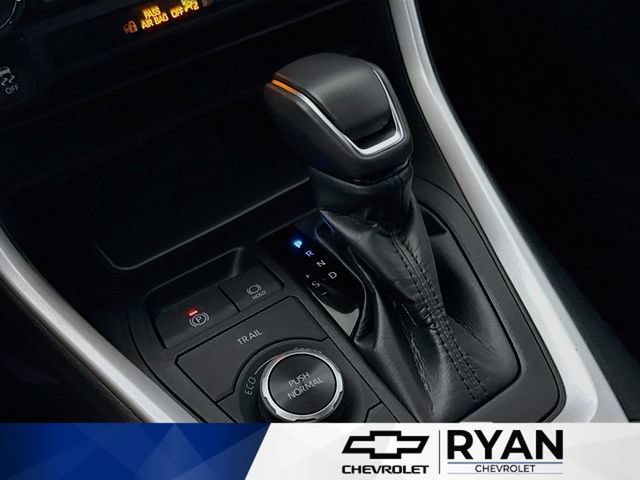 Used 2024  Toyota Hybrid SE image 17