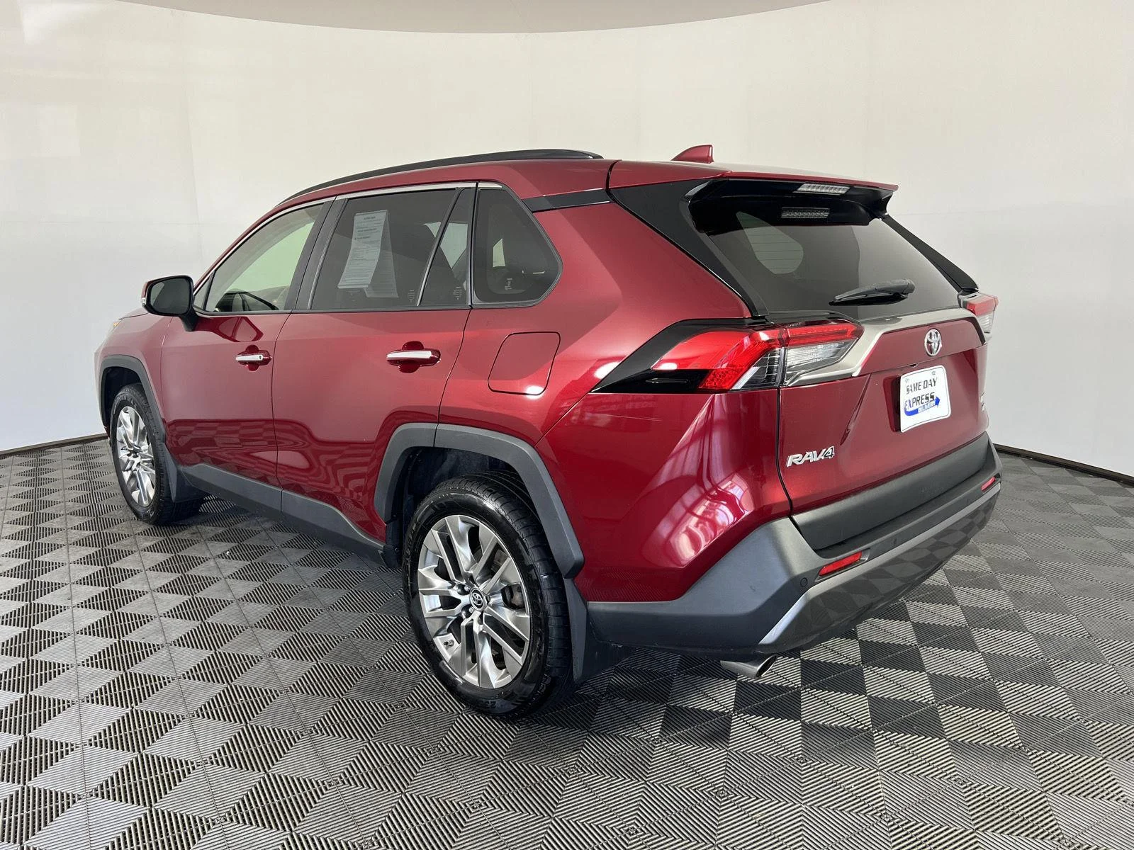 Used 2019  Toyota Limited image 28