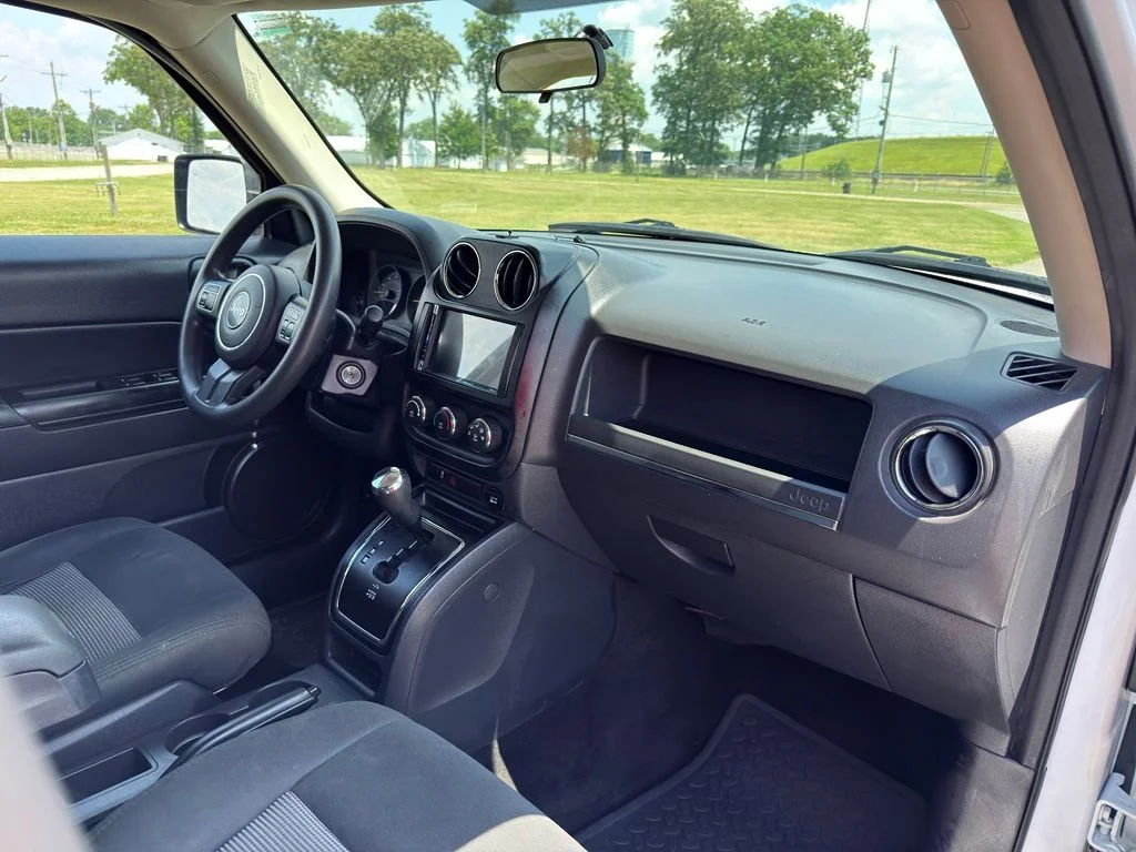 Used 2015 White Jeep Sport image 33