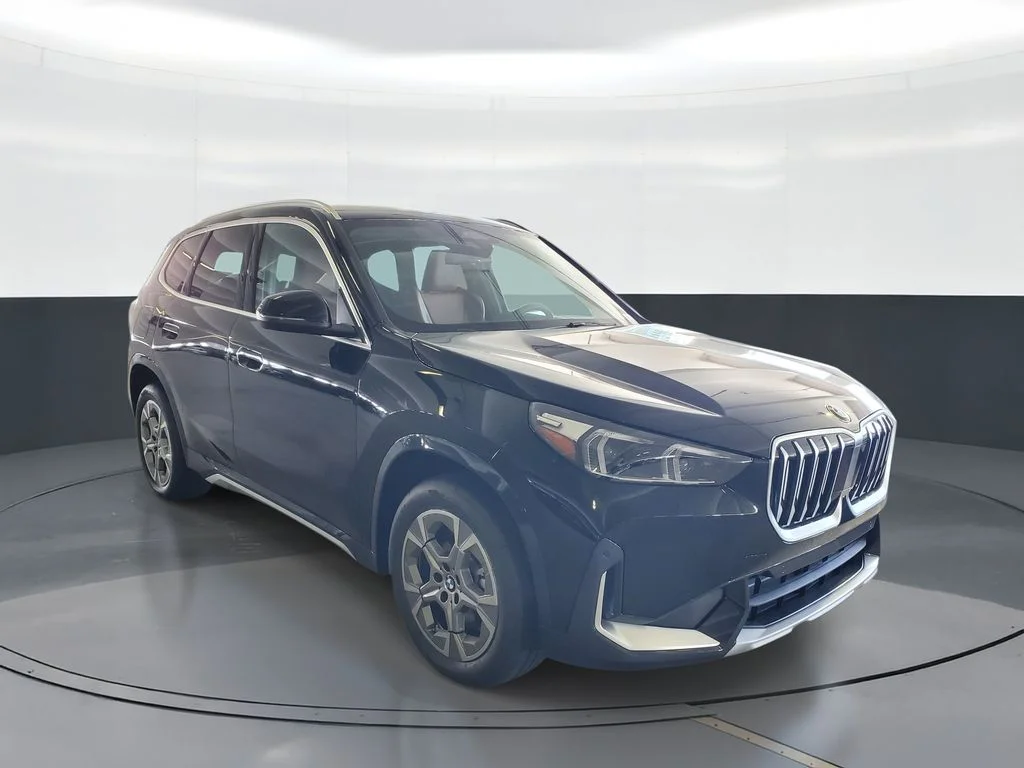New 2026 Jet Black BMW xDrive28i image 2