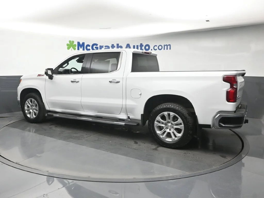 Used 2025 White Chevrolet LTZ image 23