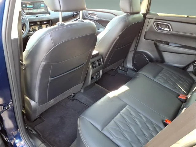 Used 2024 Blue Nissan Platinum image 14