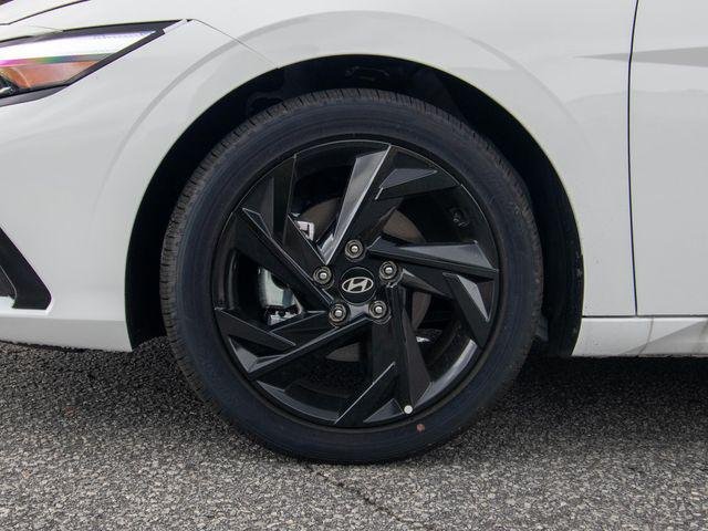 New 2026 White Hyundai SEL Sport Premium image 3