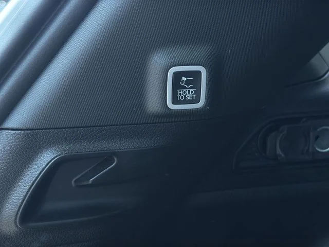 Used 2025 White Jeep Limited image 39