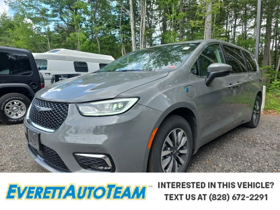 Used 2023 Ceramic Gray Clearcoat Chrysler Hybrid Touring L image 1