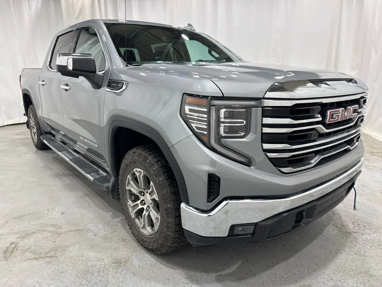 Certified Used 2024 Sterling Metallic GMC SLT image 7
