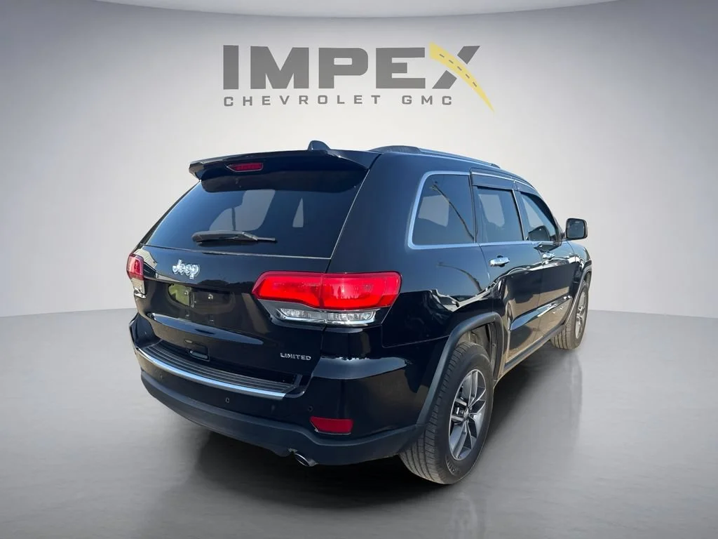 Used 2018  Jeep Limited image 5
