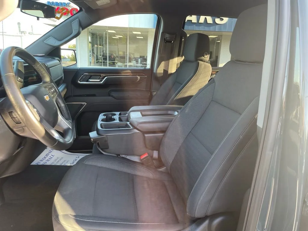 Used 2025 Cypress Gray Chevrolet LT image 13