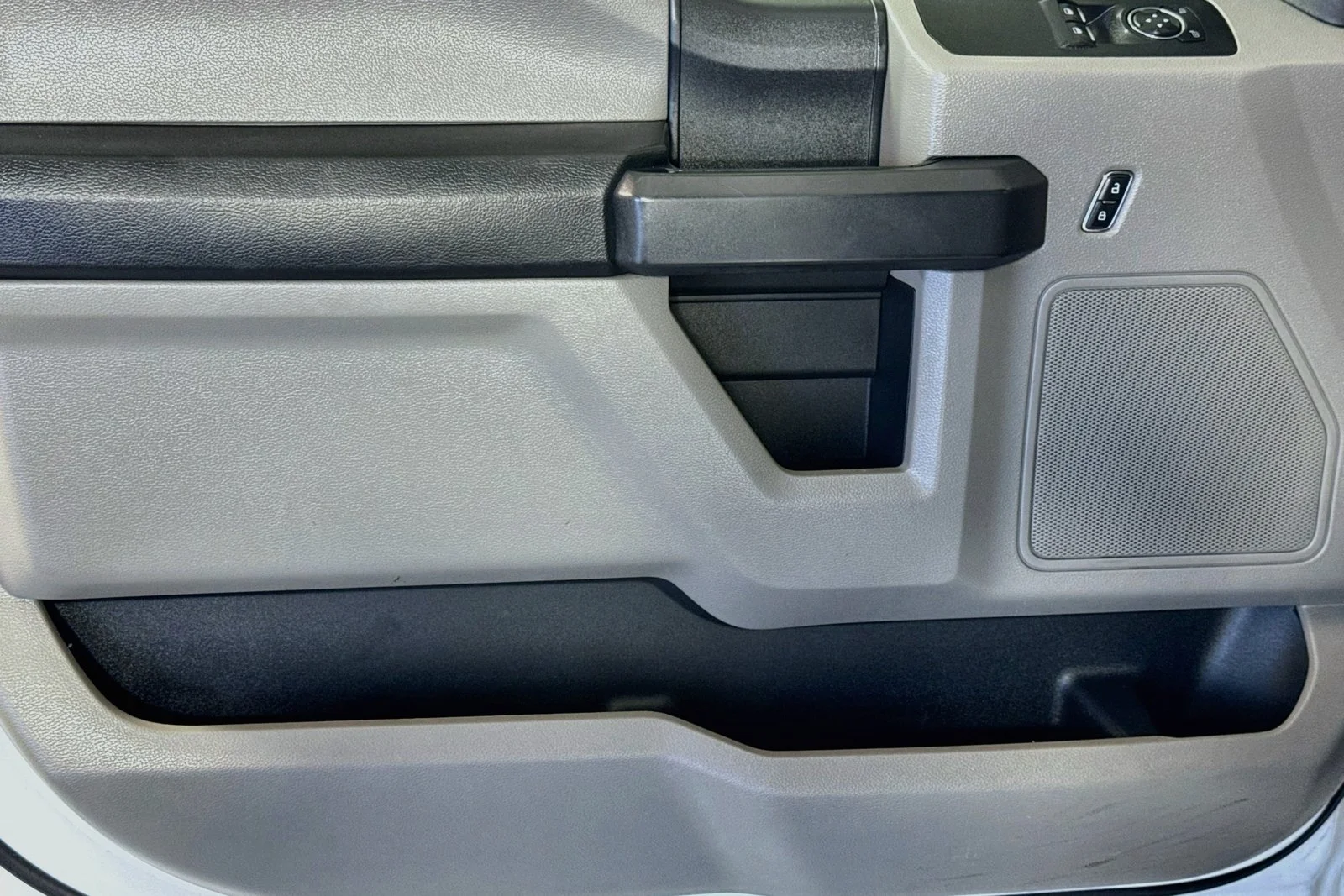Used 2020 Oxford White Ford XL image 16