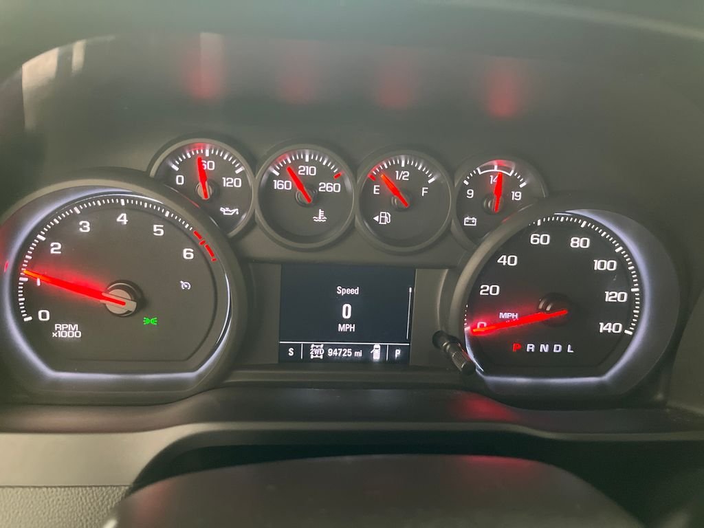 Used 2022 White Chevrolet Custom image 18