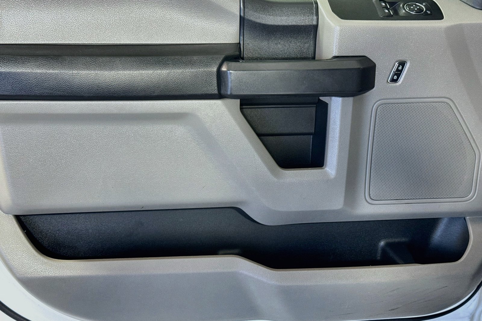 Used 2020 Oxford White Ford XL image 16