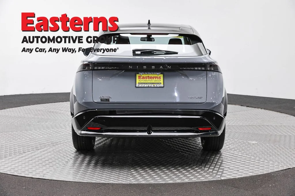 Used 2023 Gray Nissan VENTURE+ image 6