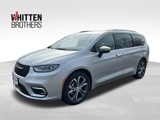 2026 Chrysler Pacifica Pinnacle's photo