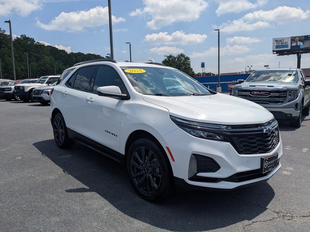 Used 2024 Summit White Chevrolet RS image 3