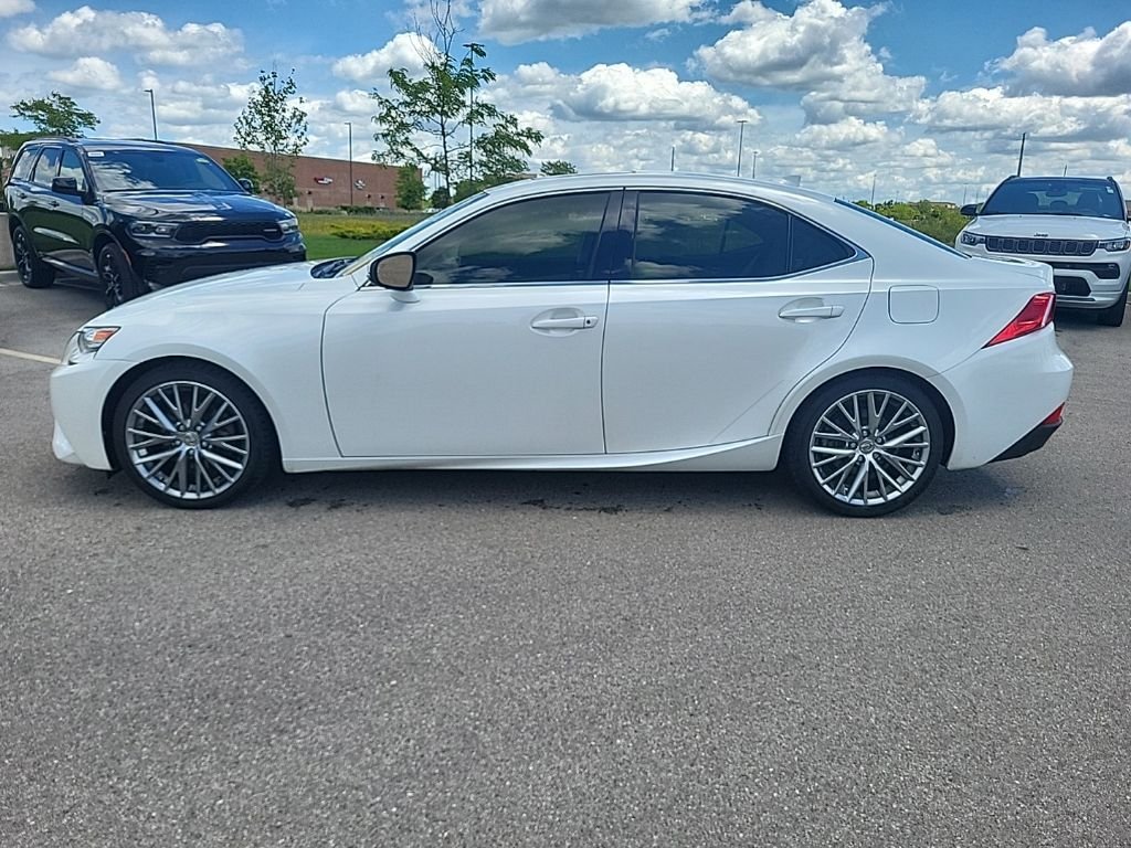 Used 2015  Lexus 250 image 2